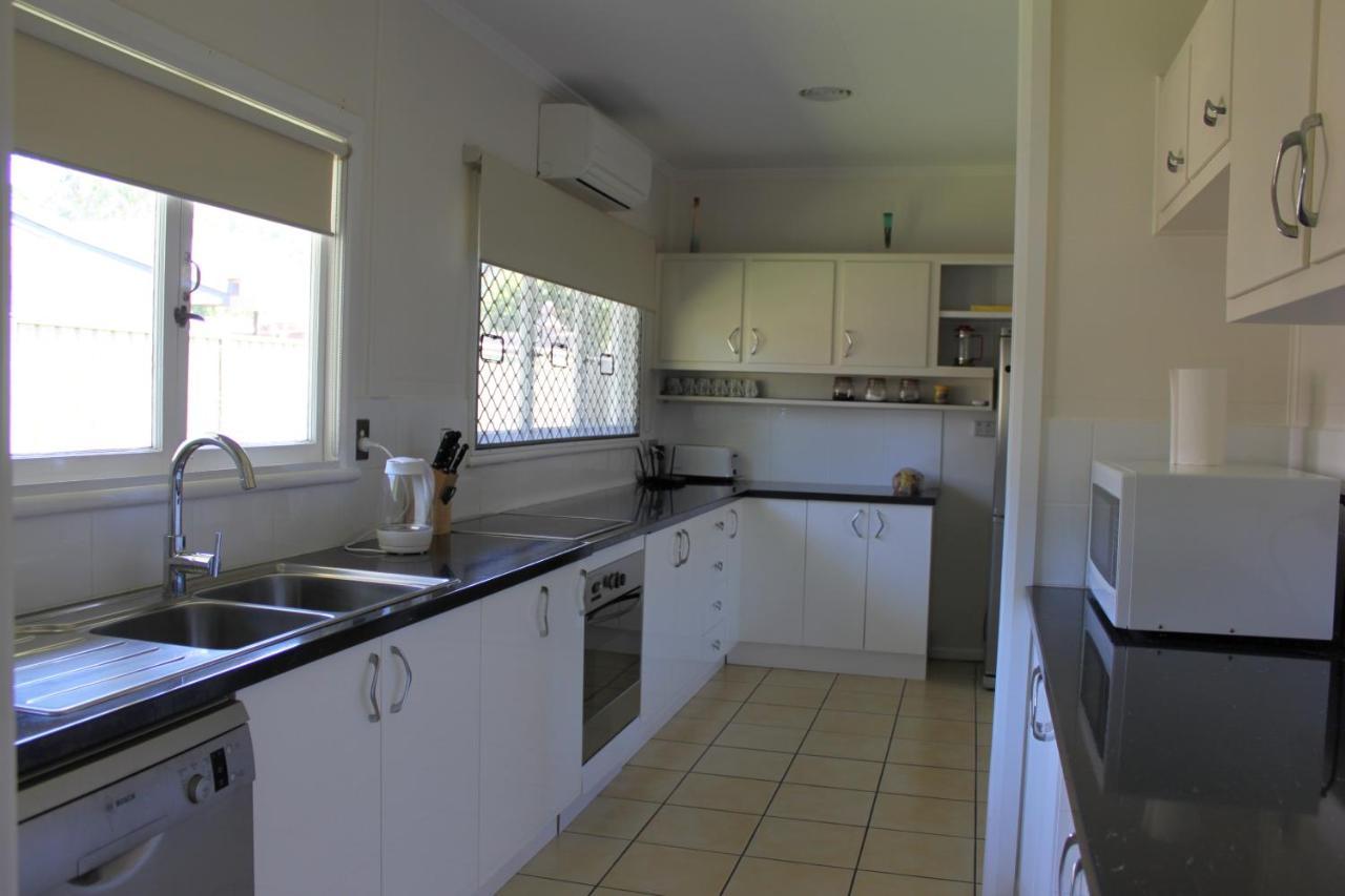 Edge Hill Clean & Green Cairns, 7 Minutes From The Airport, 7 Minutes To Cairns Cbd & Reef Fleet Terminal エクステリア 写真